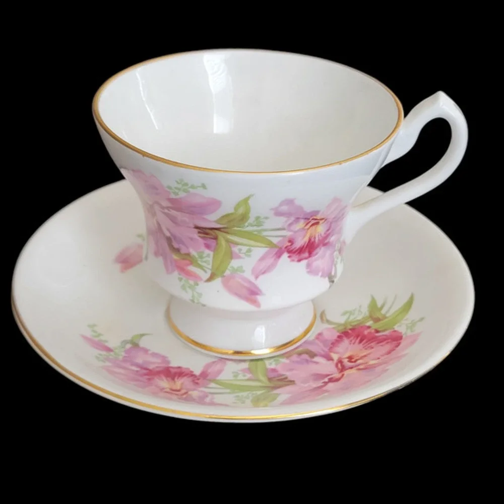 Vintage MCM 1960s Windsor Bone‎ China Tea Cup and Saucer England Gold Trim